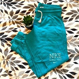 Vintage-Style Nike Cropped Joggers